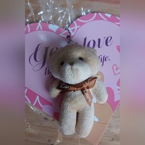 ☘️$6.00 Item☘️ Valentine's Card With Light Brown Bear Keychain